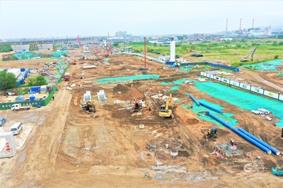 唐河路-安順路打通工程施工現場:烈日迎“烤”,奮戰工地保進度
